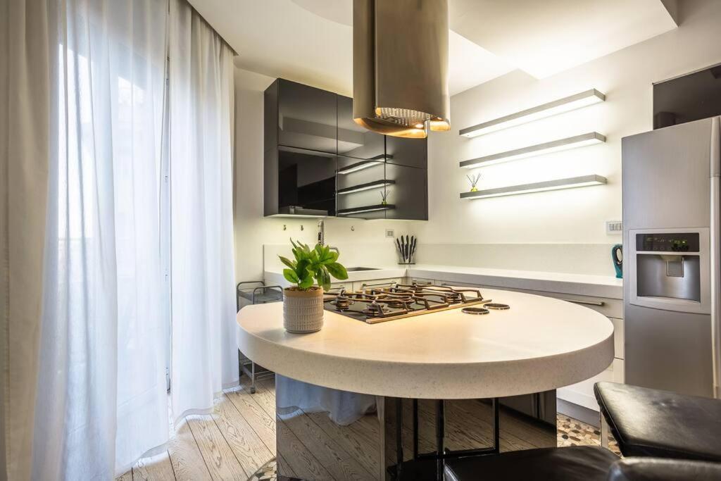 Charme & Luxe 2 Bedroom Center Rom